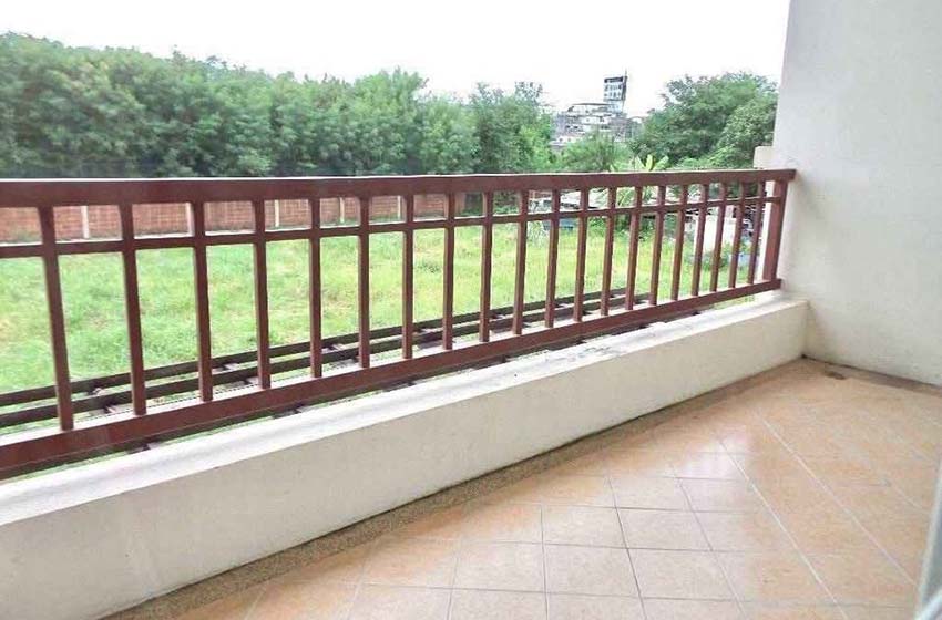 House with Shared Pool in Srinakarin 